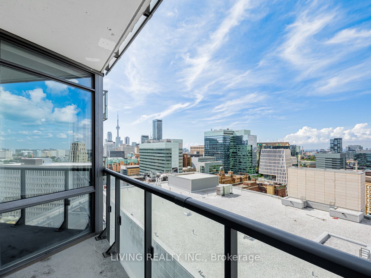 832 Bay St, #2002