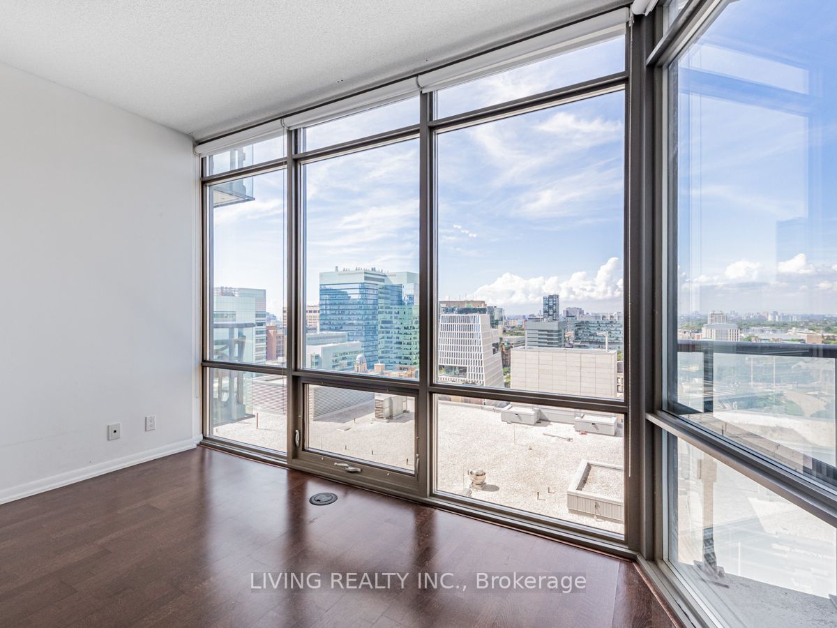 832 Bay St, #2002