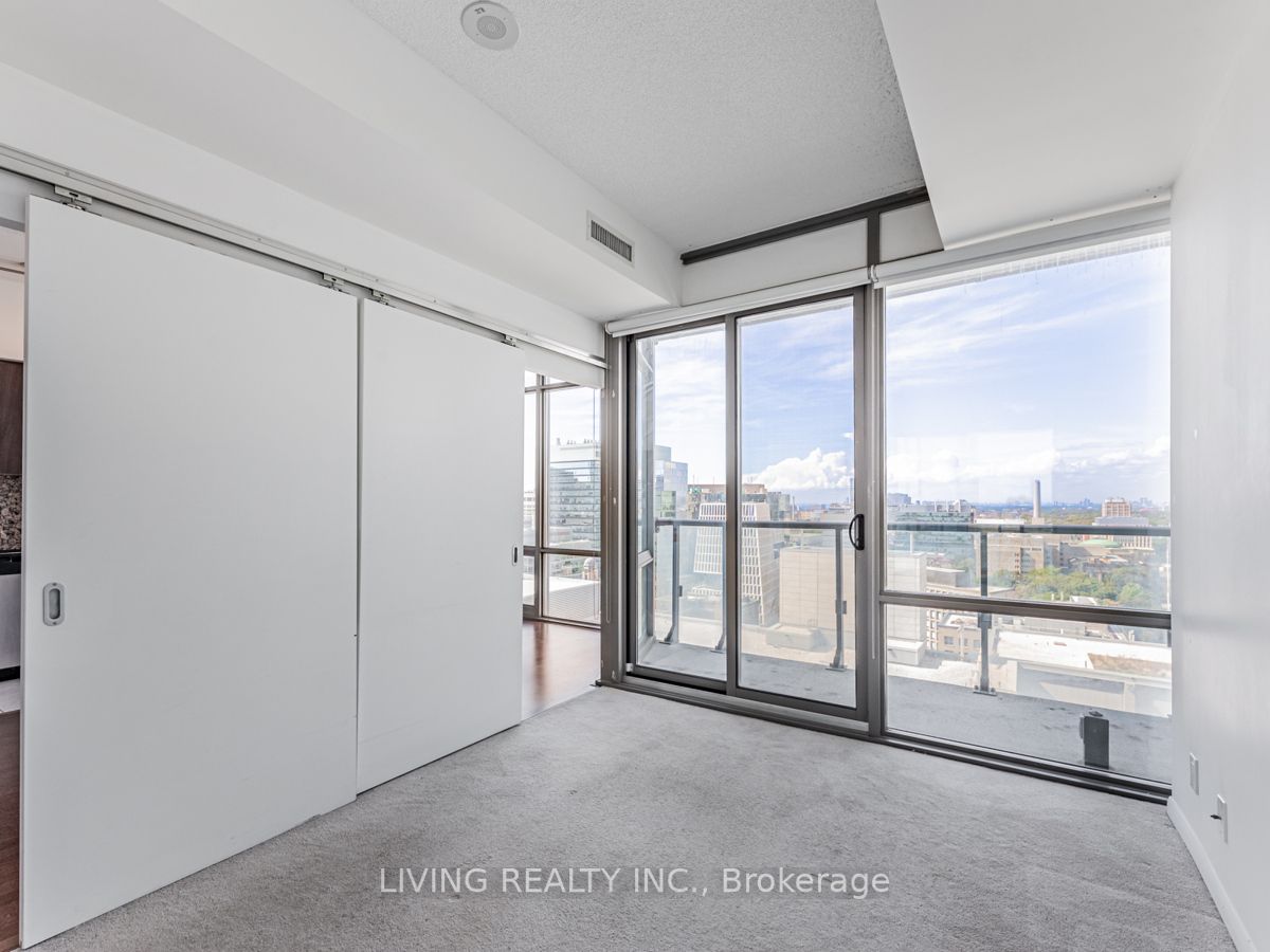 832 Bay St, #2002