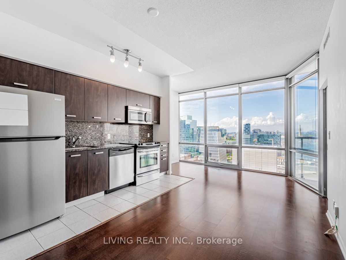832 Bay St, #2002