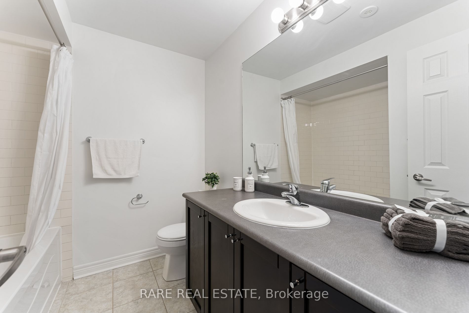 93 Erskine Ave E, #4