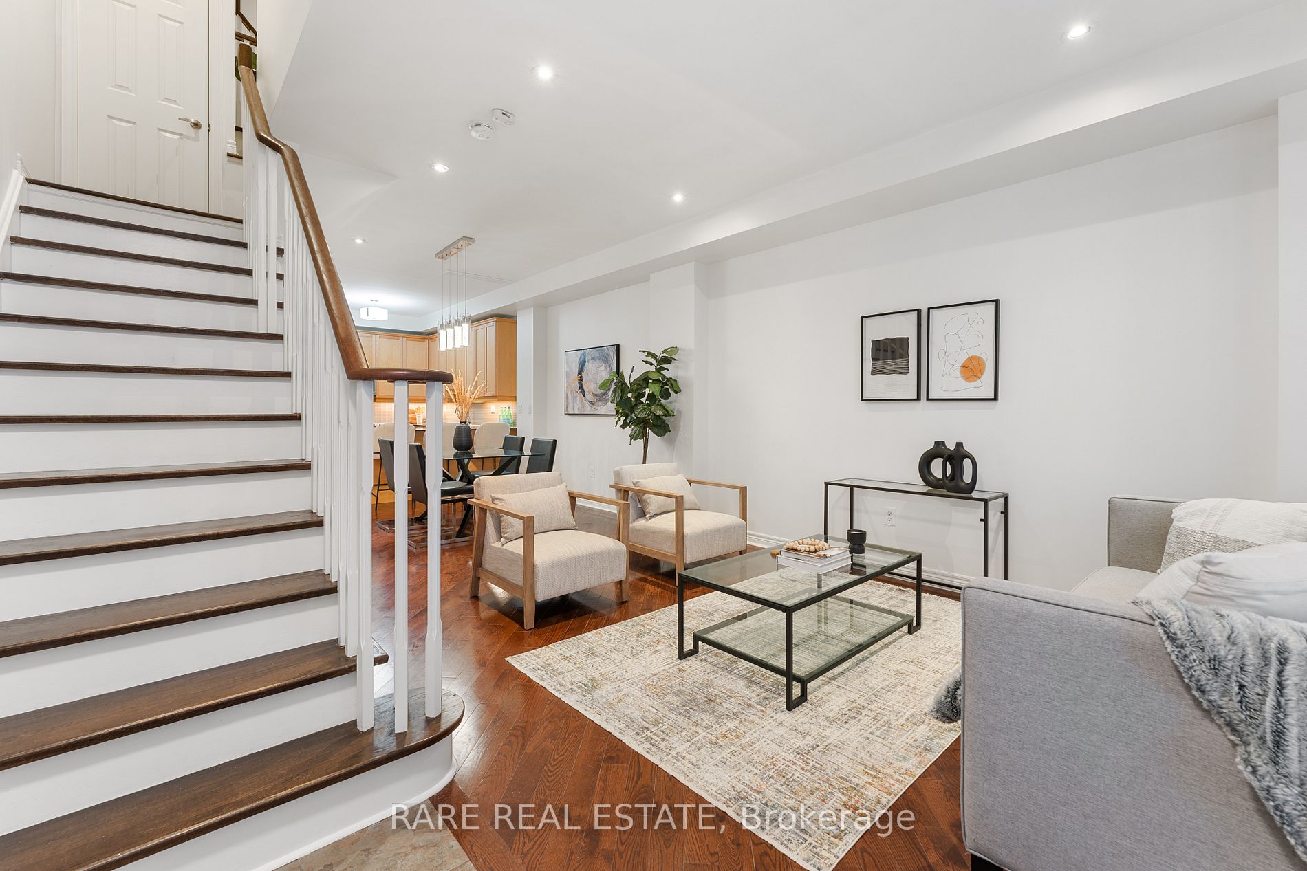 93 Erskine Ave E, #4