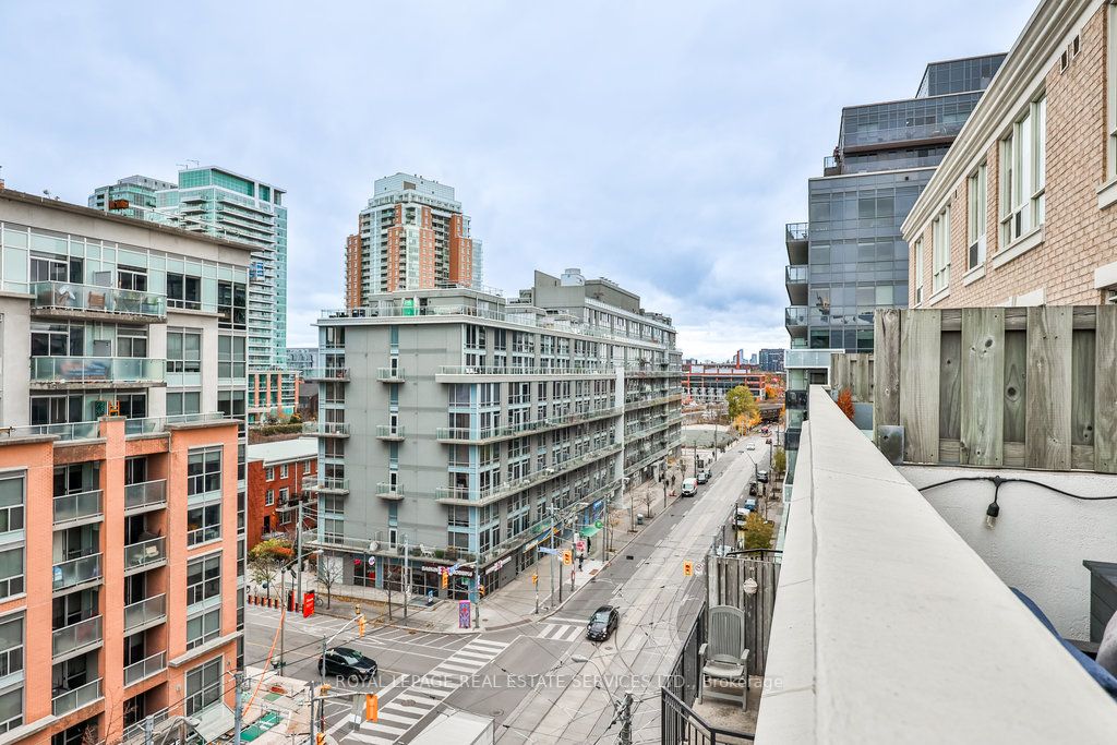 1000 King St W, #Ph13