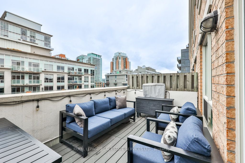 1000 King St W, #Ph13