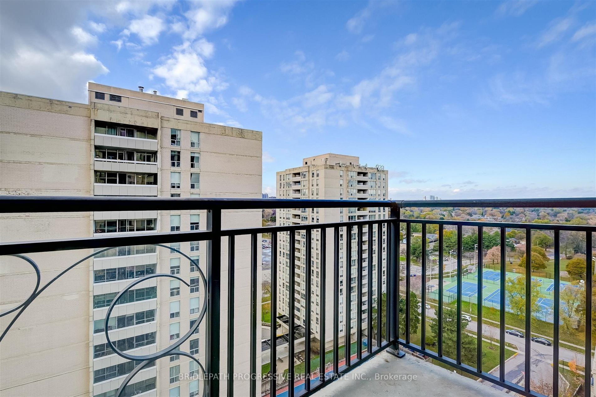 662 Sheppard Ave E, #1605