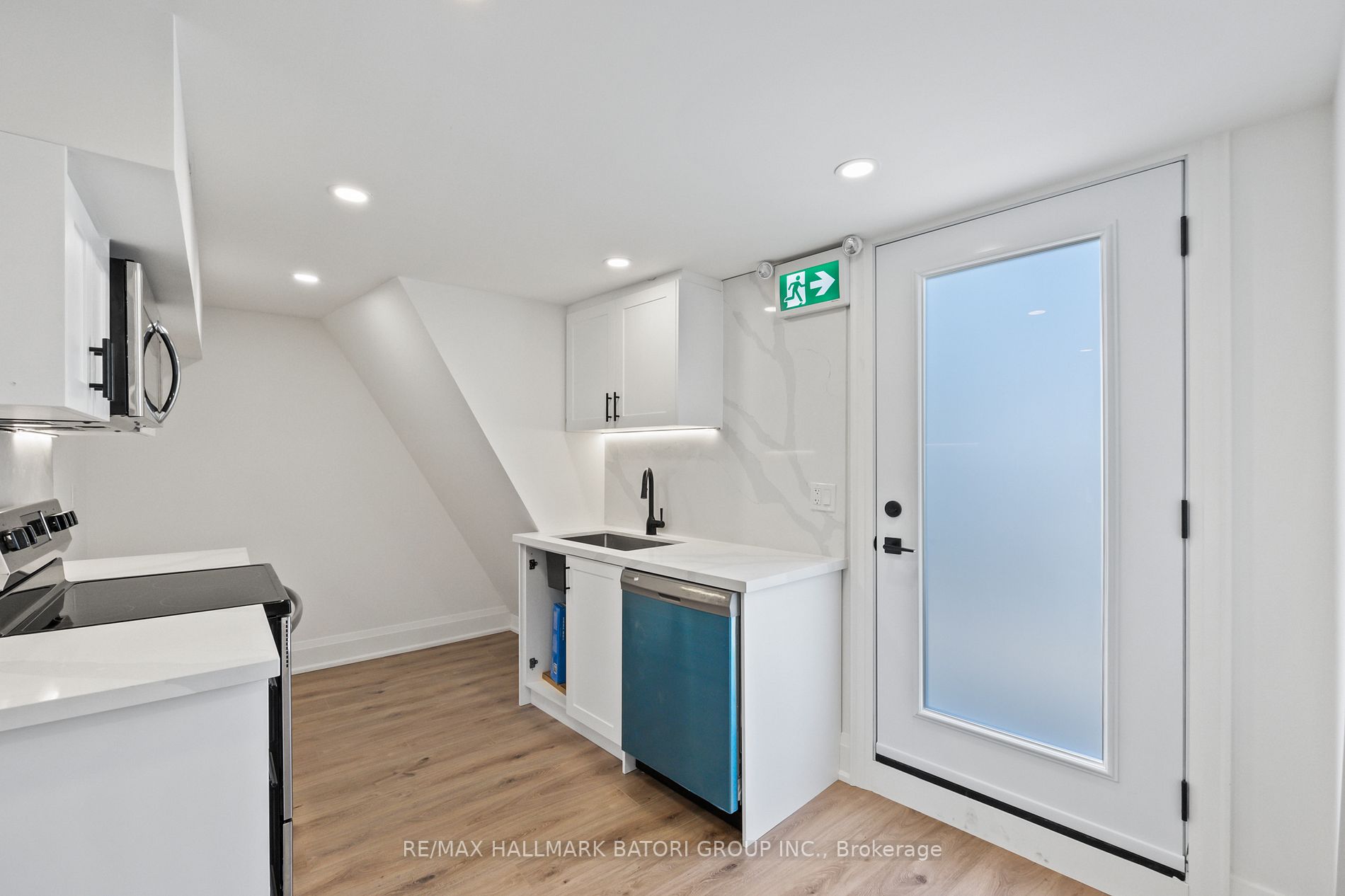 18 Keewatin Ave, #4