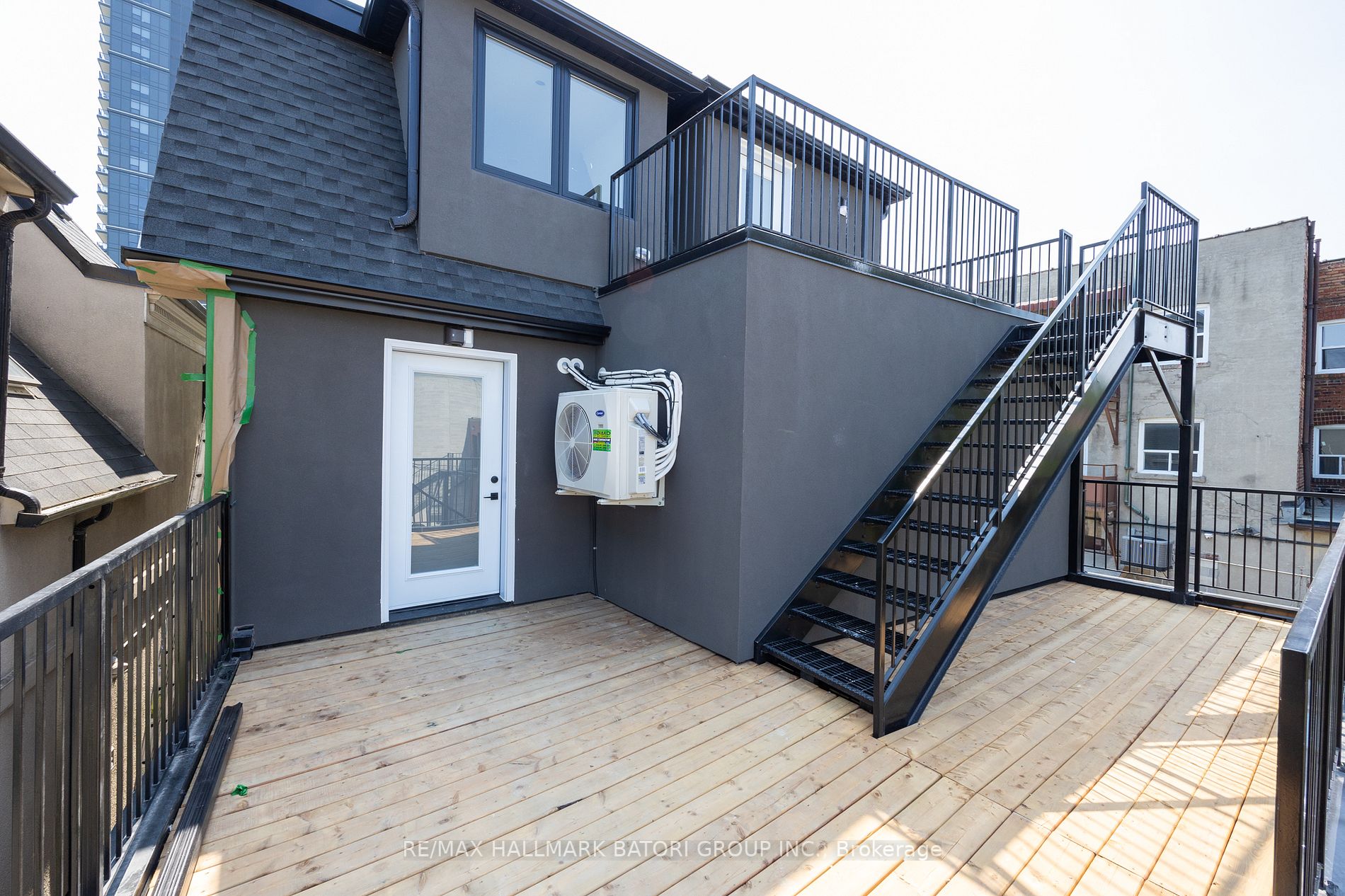 18 Keewatin Ave, #4