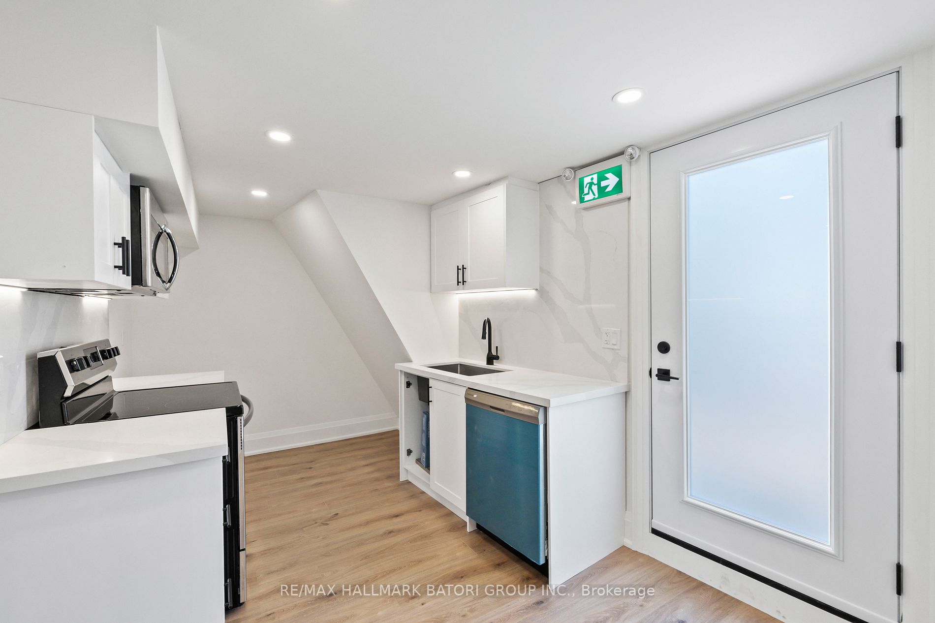 18 Keewatin Ave, #4