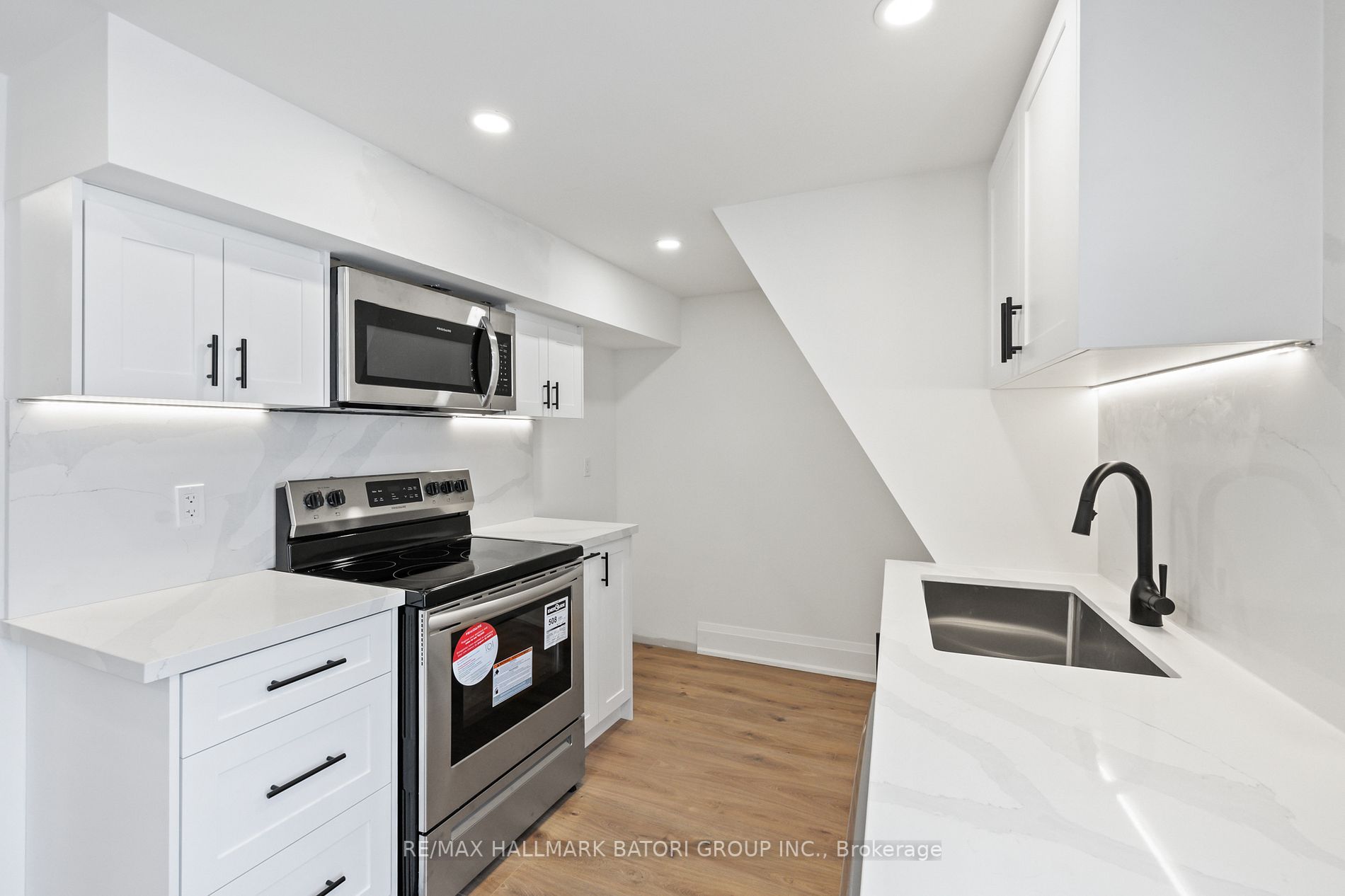 18 Keewatin Ave, #4
