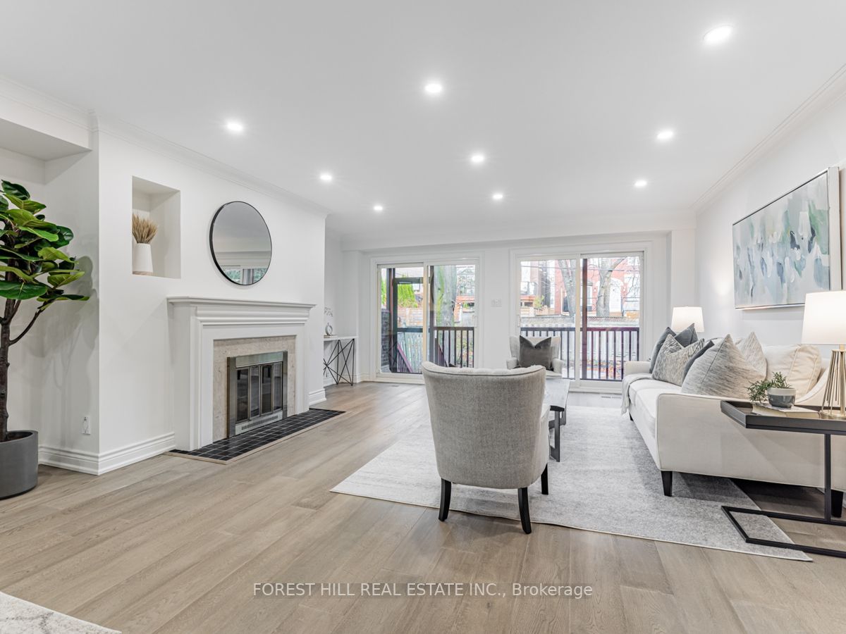 1025 Spadina Rd