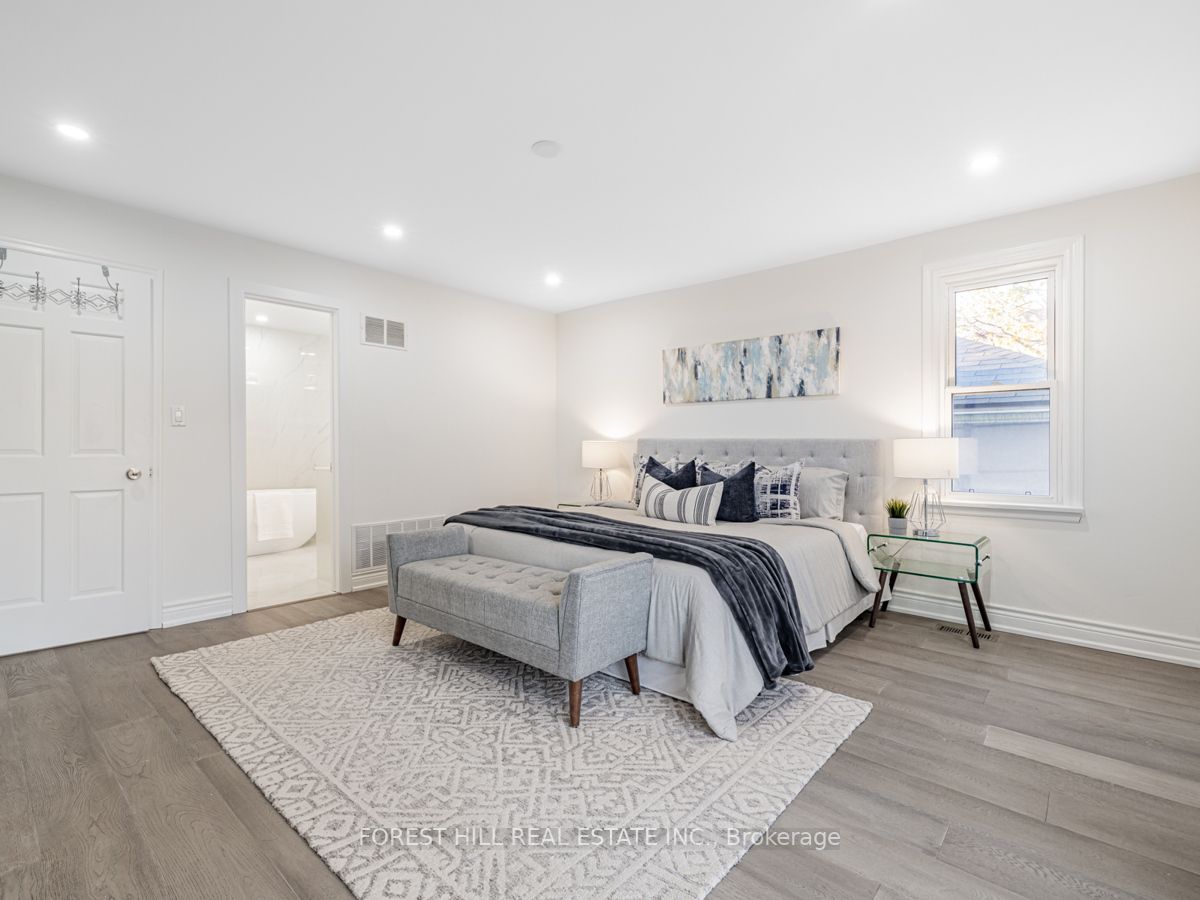 1025 Spadina Rd