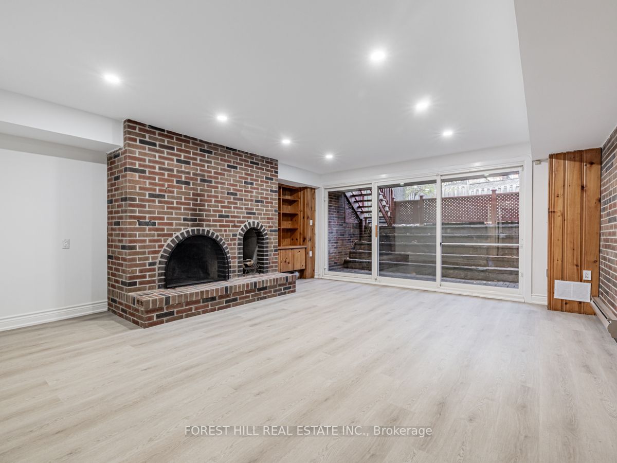 1025 Spadina Rd