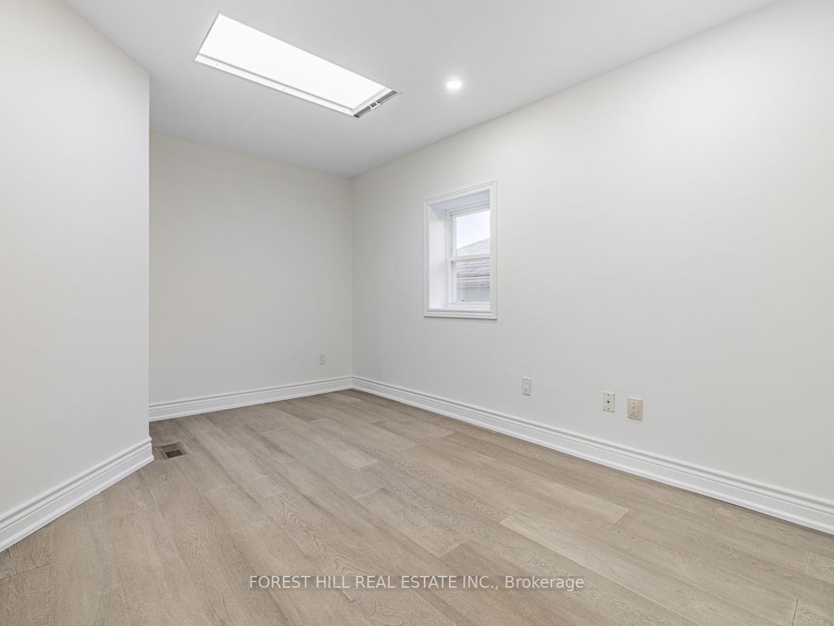 1025 Spadina Rd