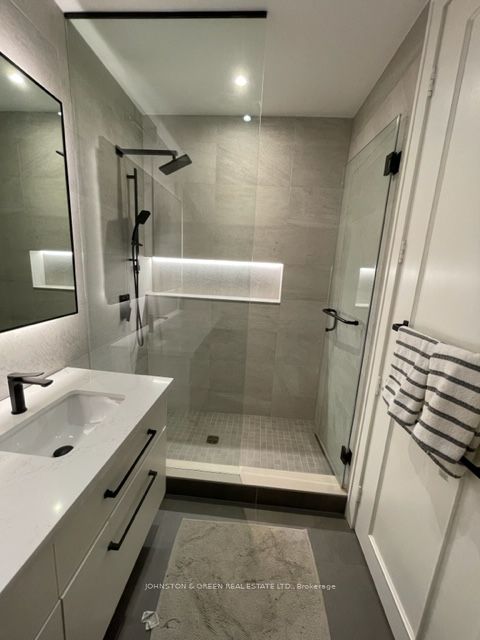 39 Queens Quay E, #Th103