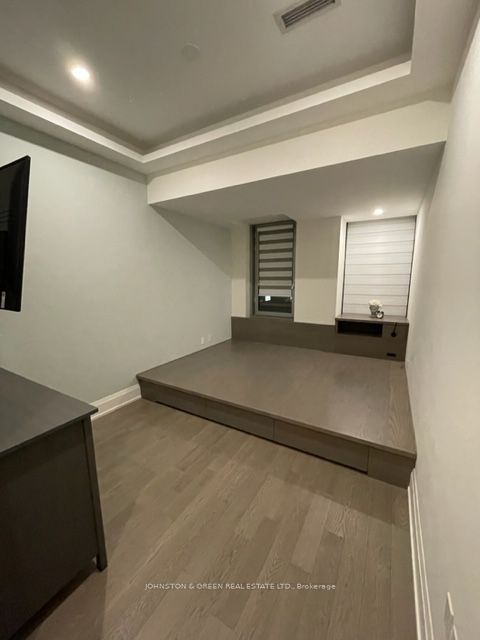 39 Queens Quay E, #Th103