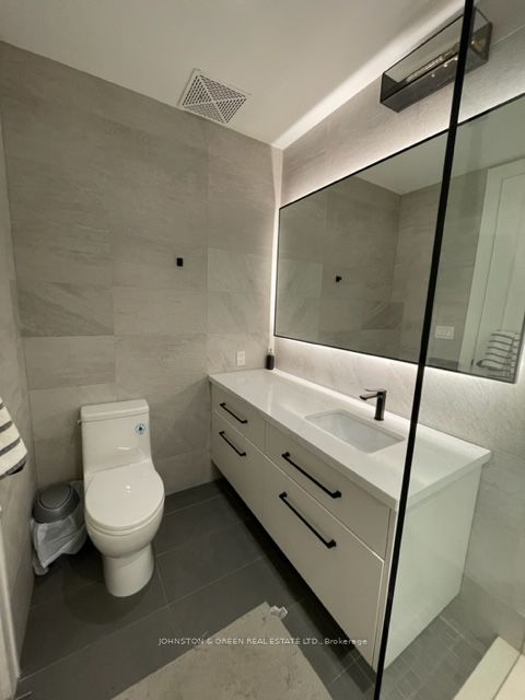 39 Queens Quay E, #Th103