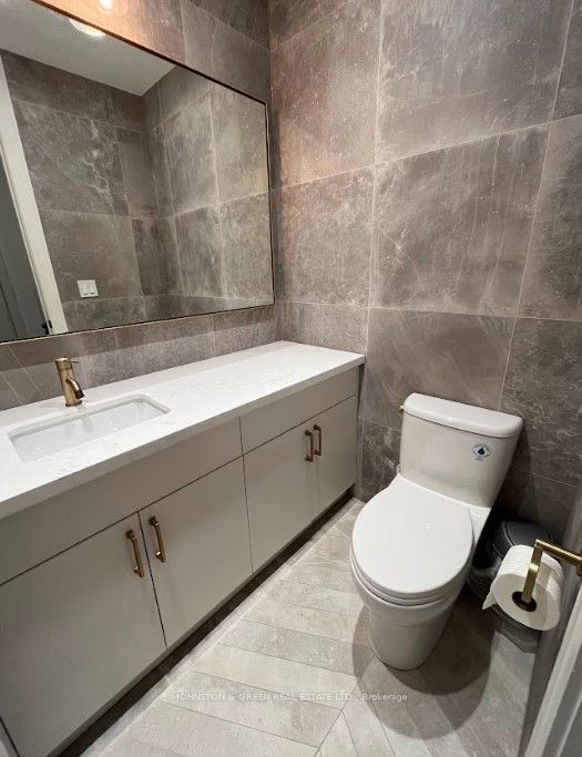 39 Queens Quay E, #Th103