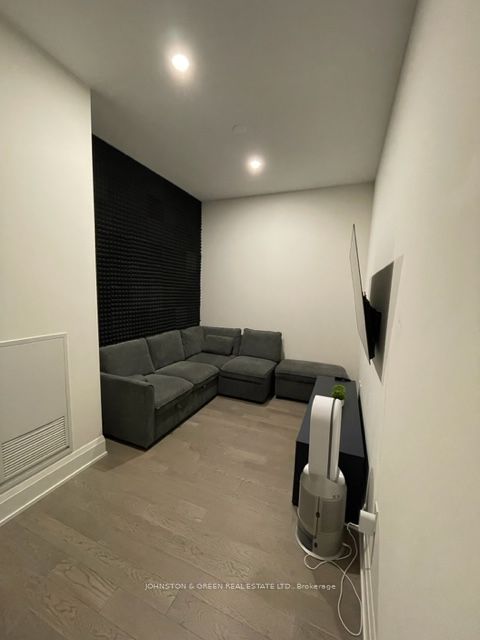 39 Queens Quay E, #Th103