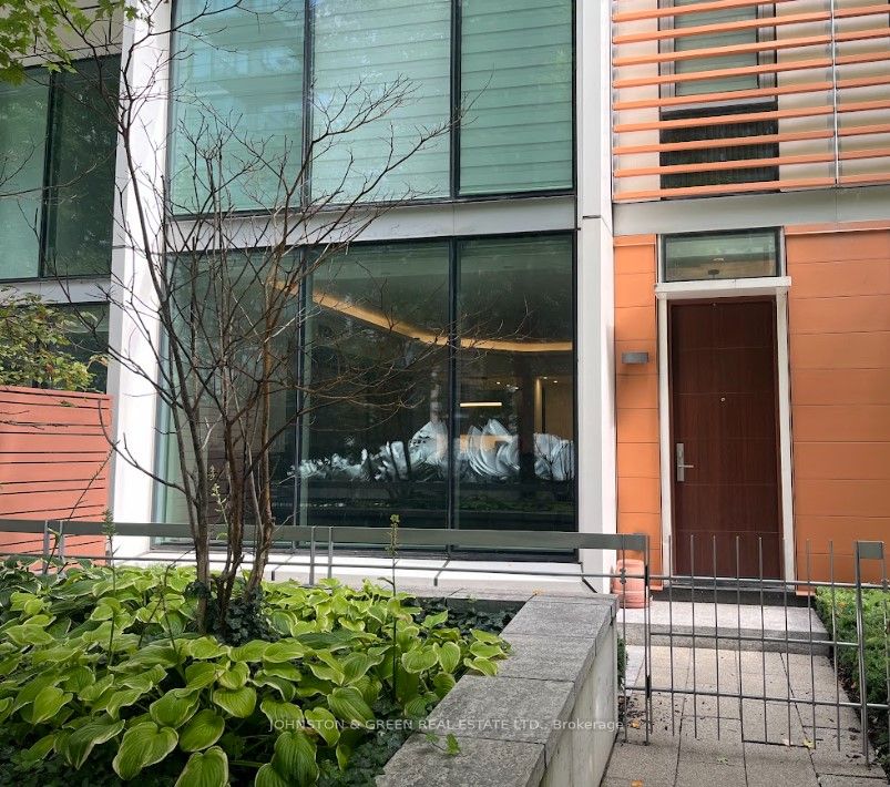 39 Queens Quay E, #Th103