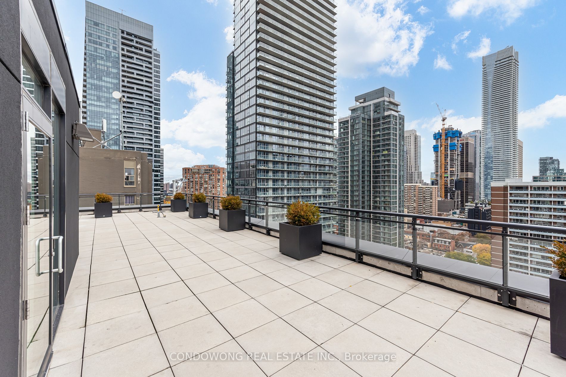 17 Dundonald St, #903