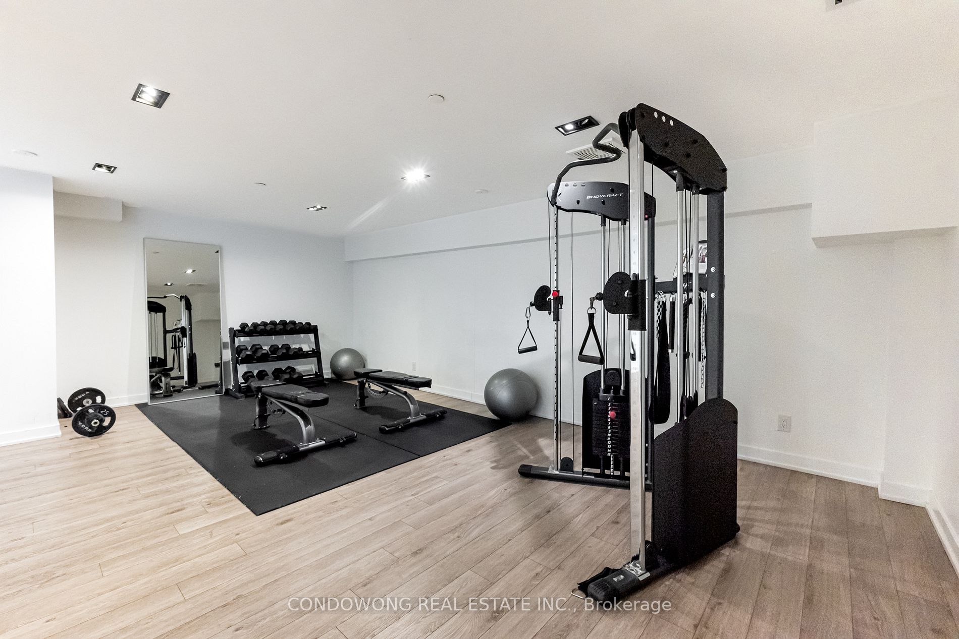 17 Dundonald St, #903