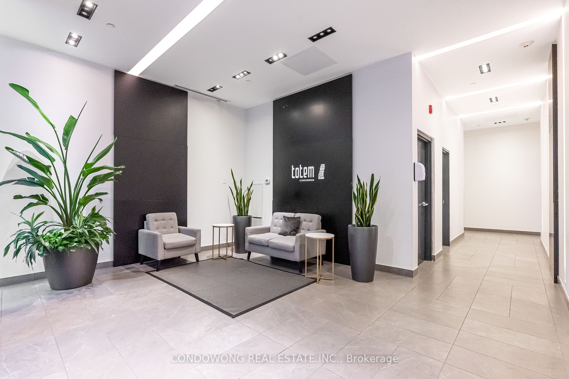 17 Dundonald St, #903