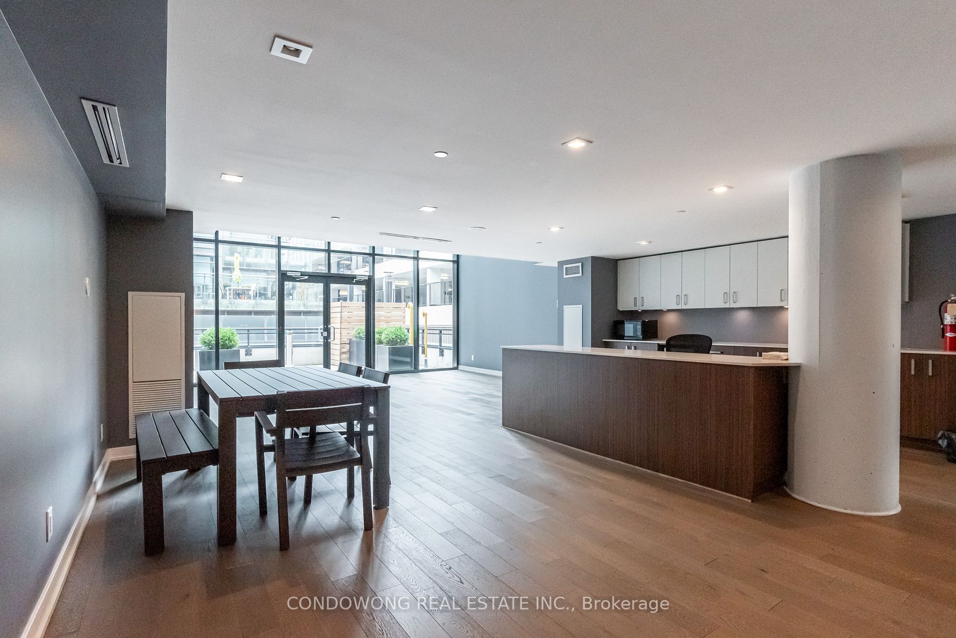 17 Dundonald St, #903