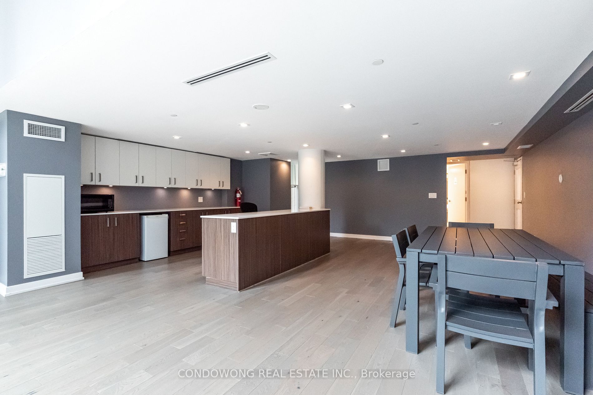 17 Dundonald St, #903