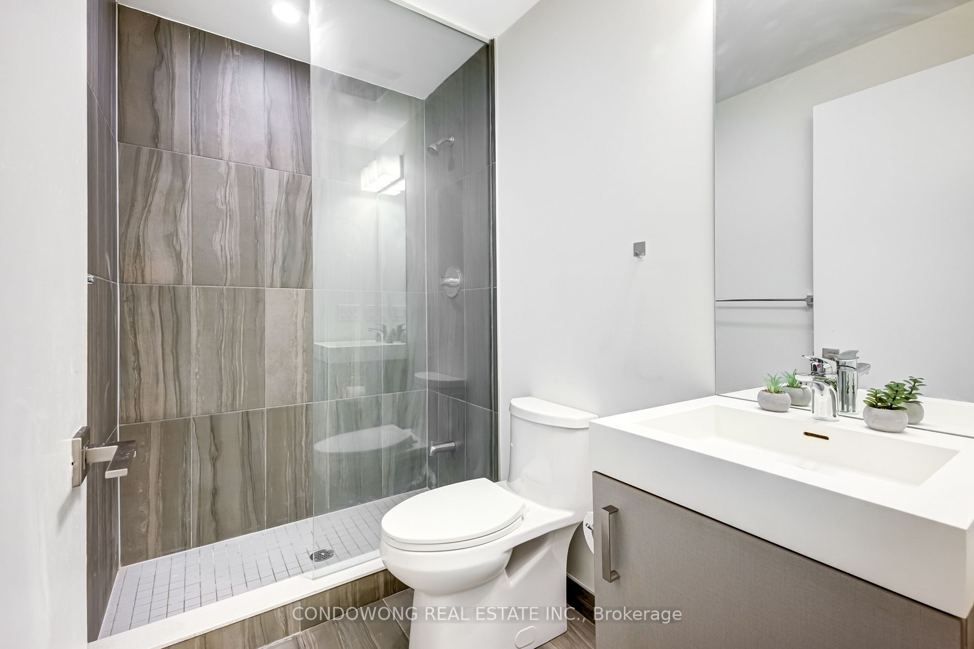 17 Dundonald St, #903