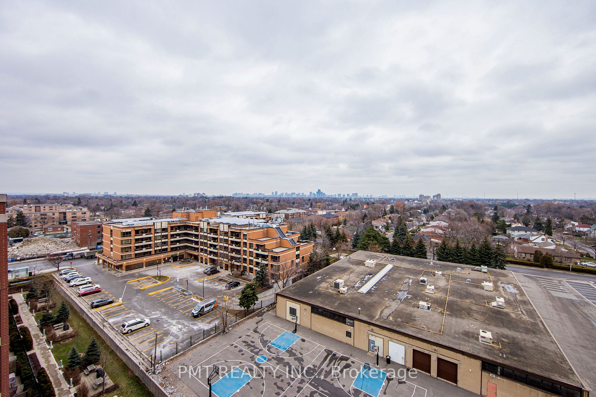 31 Tippett Rd, #902