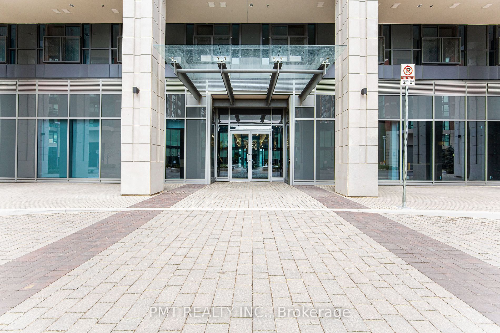 31 Tippett Rd, #902