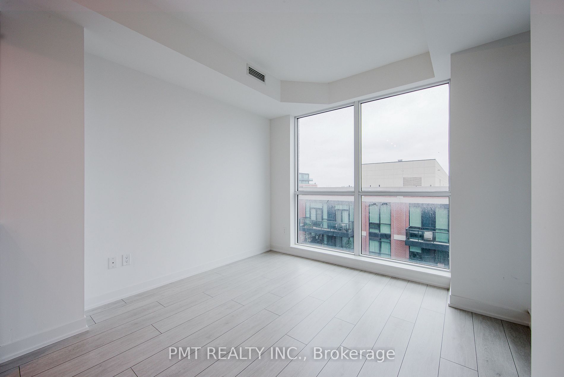 31 Tippett Rd, #902