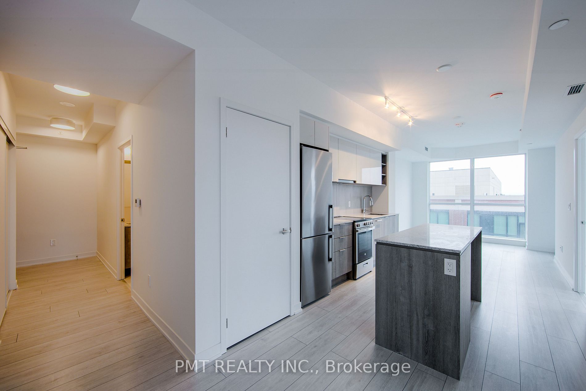 31 Tippett Rd, #902