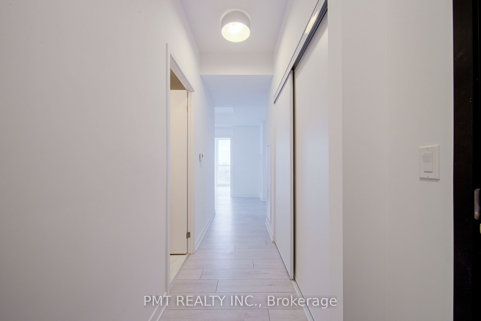 31 Tippett Rd, #902