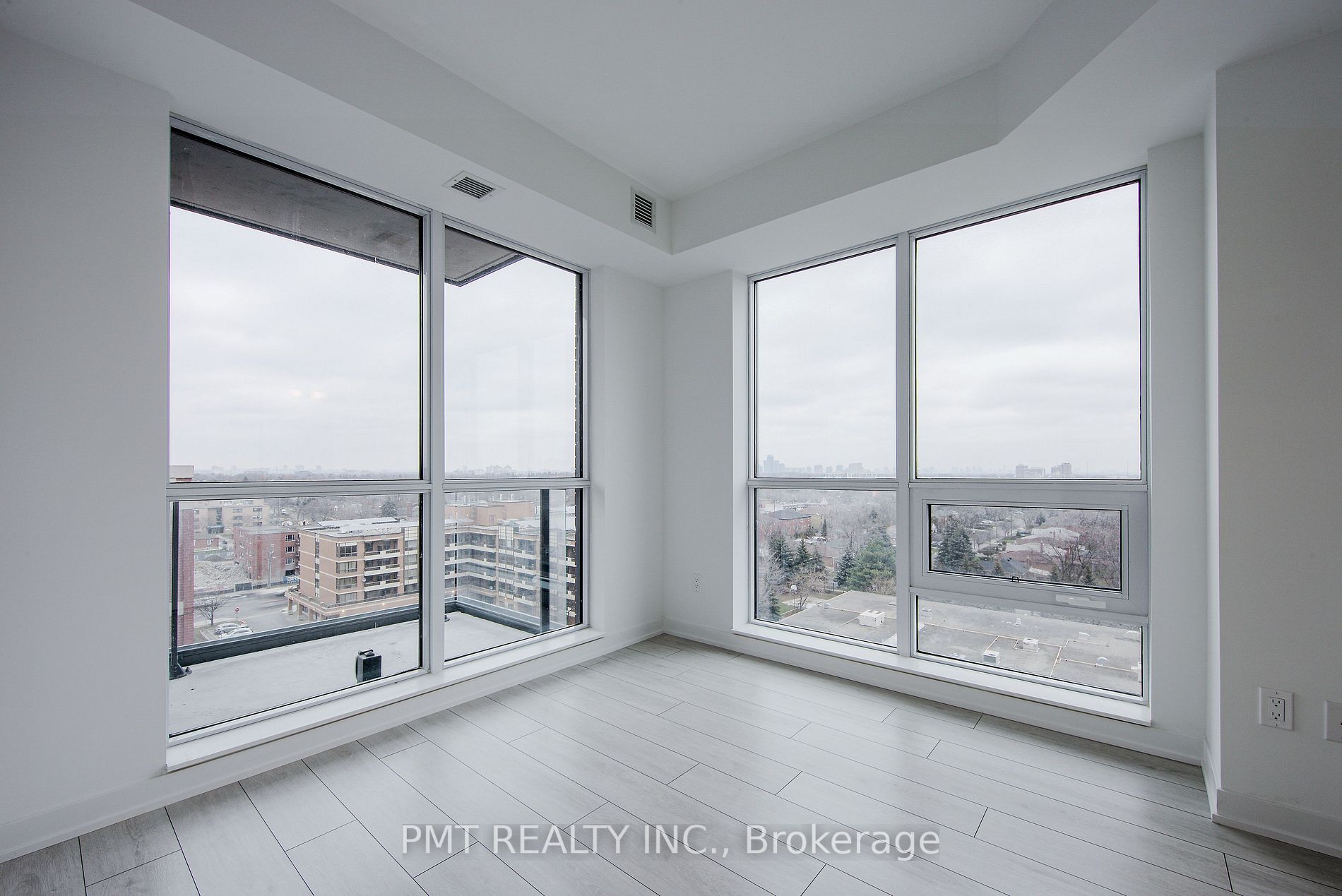 31 Tippett Rd, #902