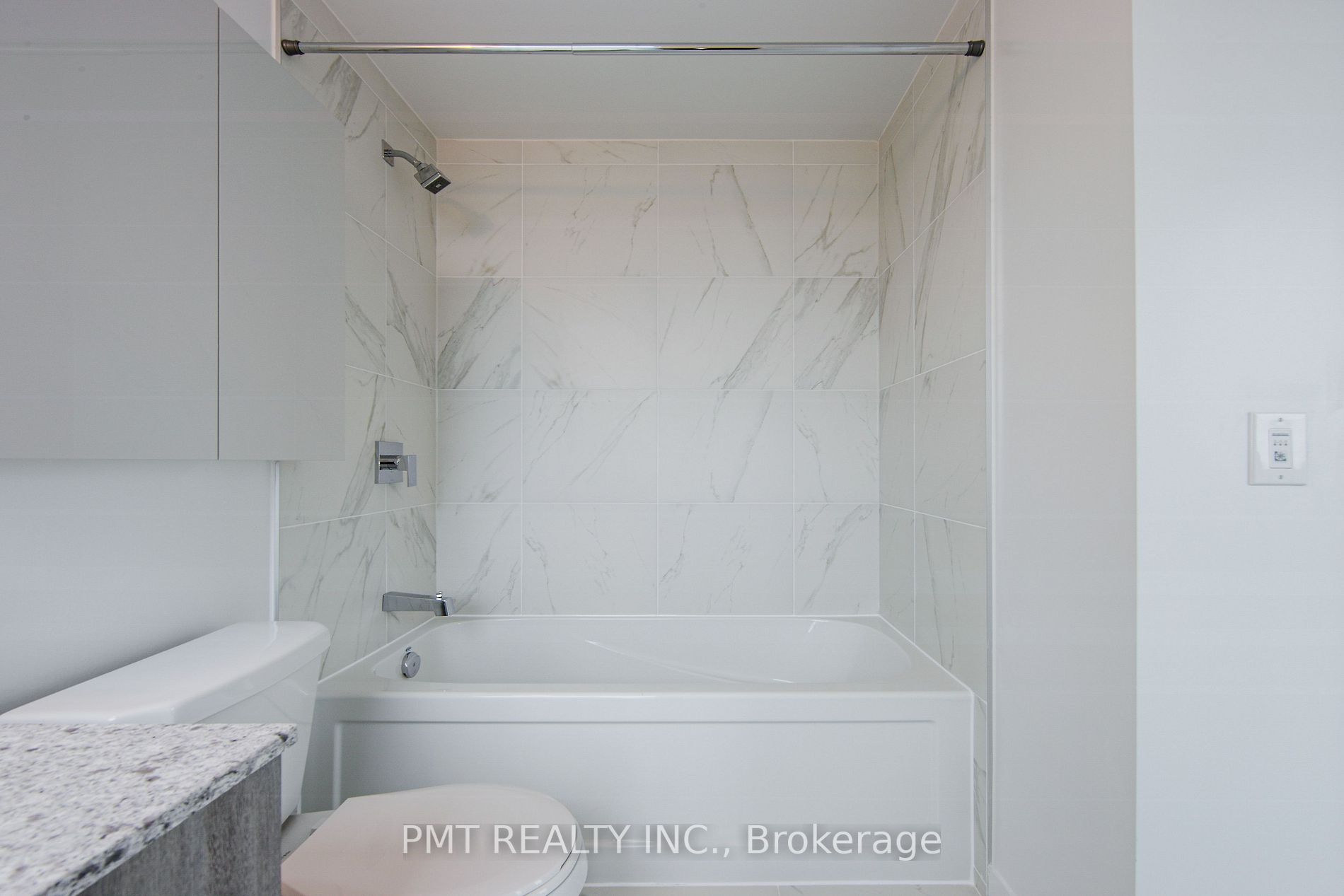 31 Tippett Rd, #902