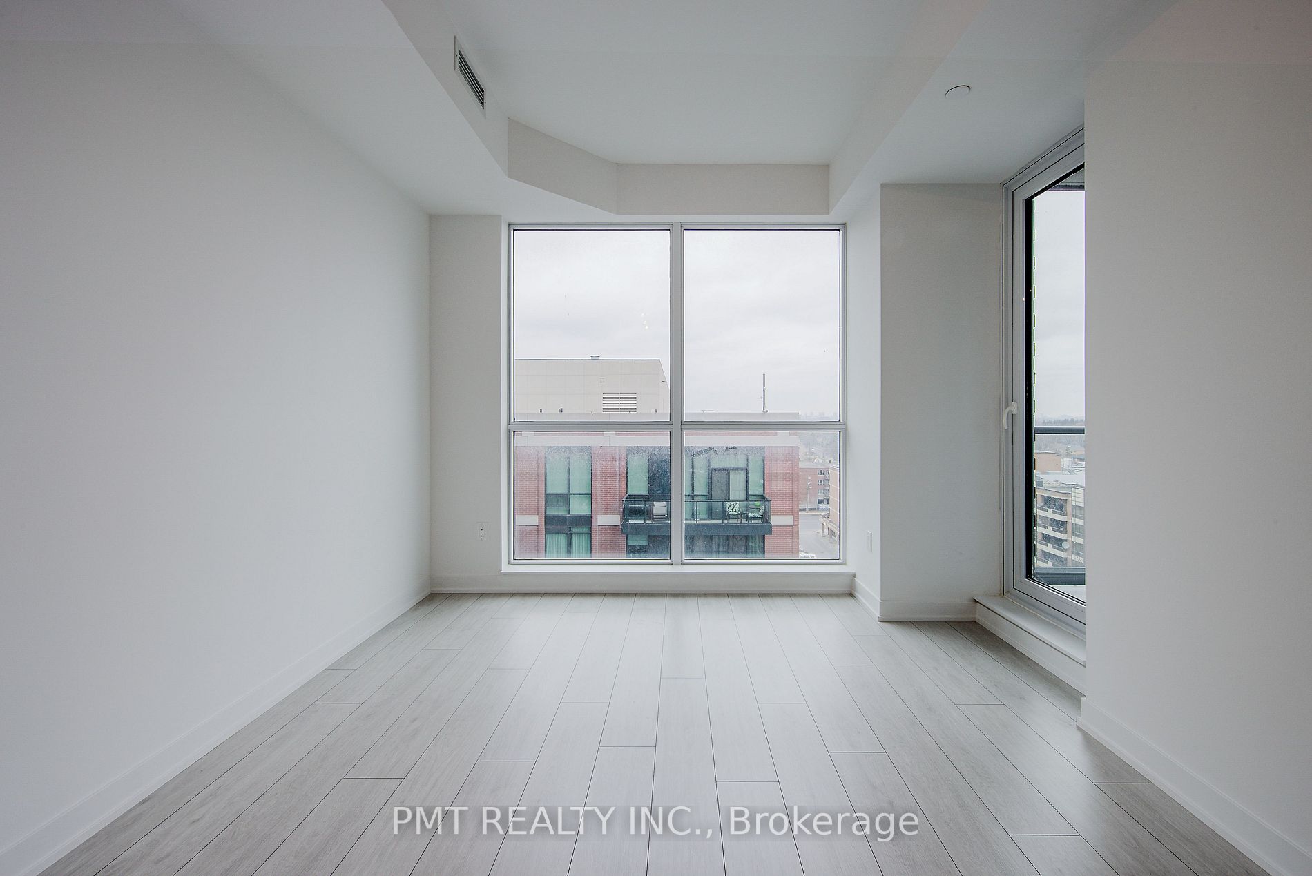 31 Tippett Rd, #902