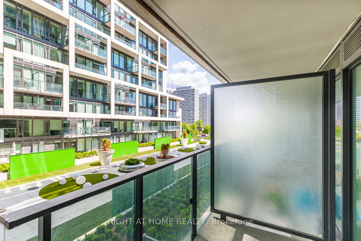 8 Hillsdale Ave E, #745