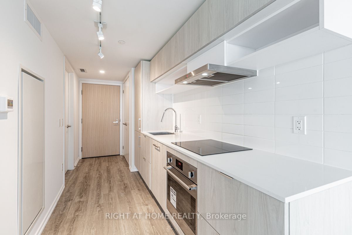 8 Hillsdale Ave E, #745