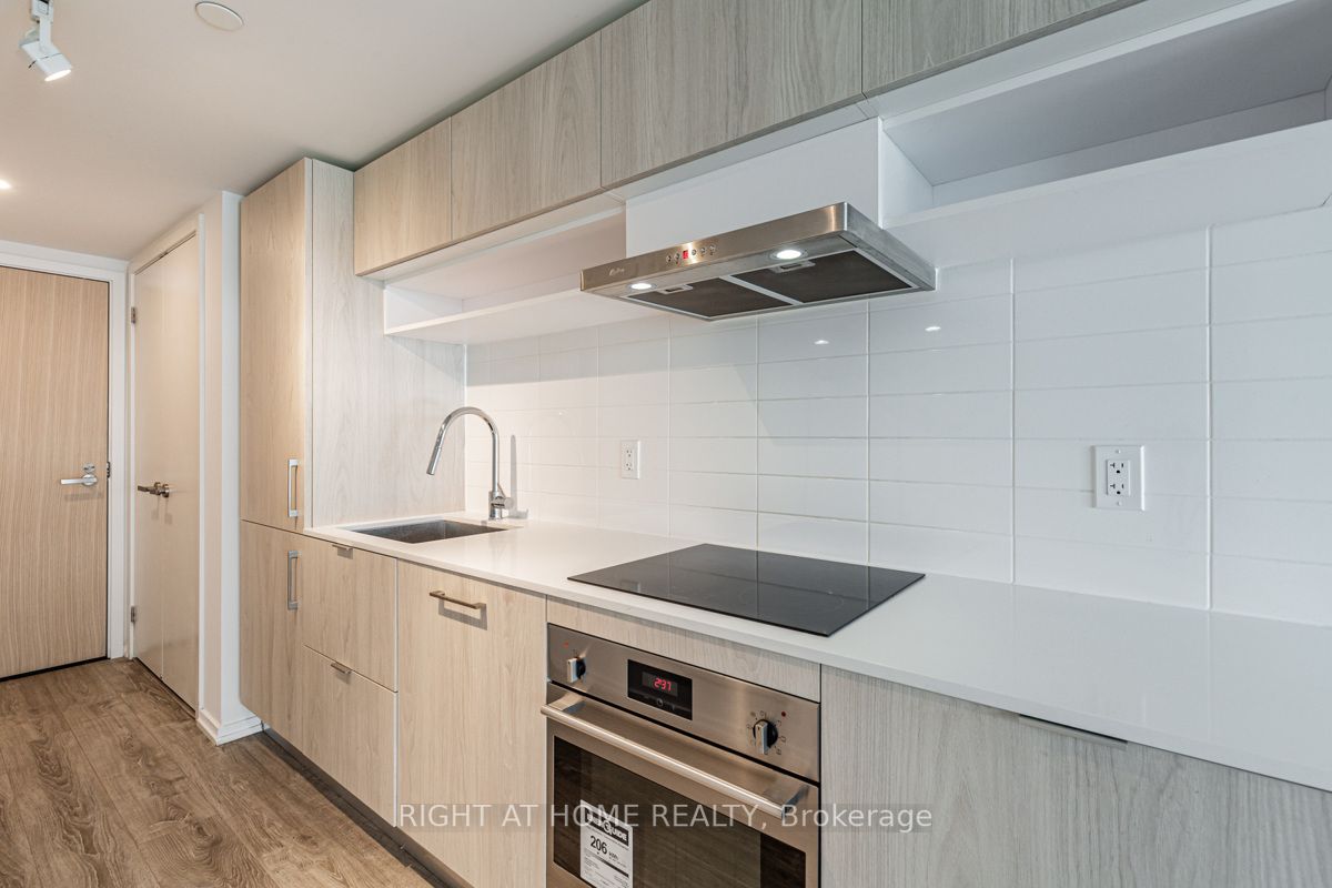 8 Hillsdale Ave E, #745