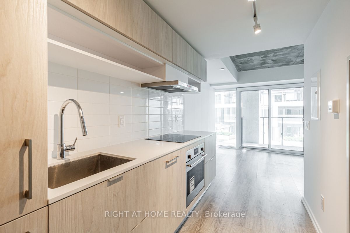 8 Hillsdale Ave E, #745
