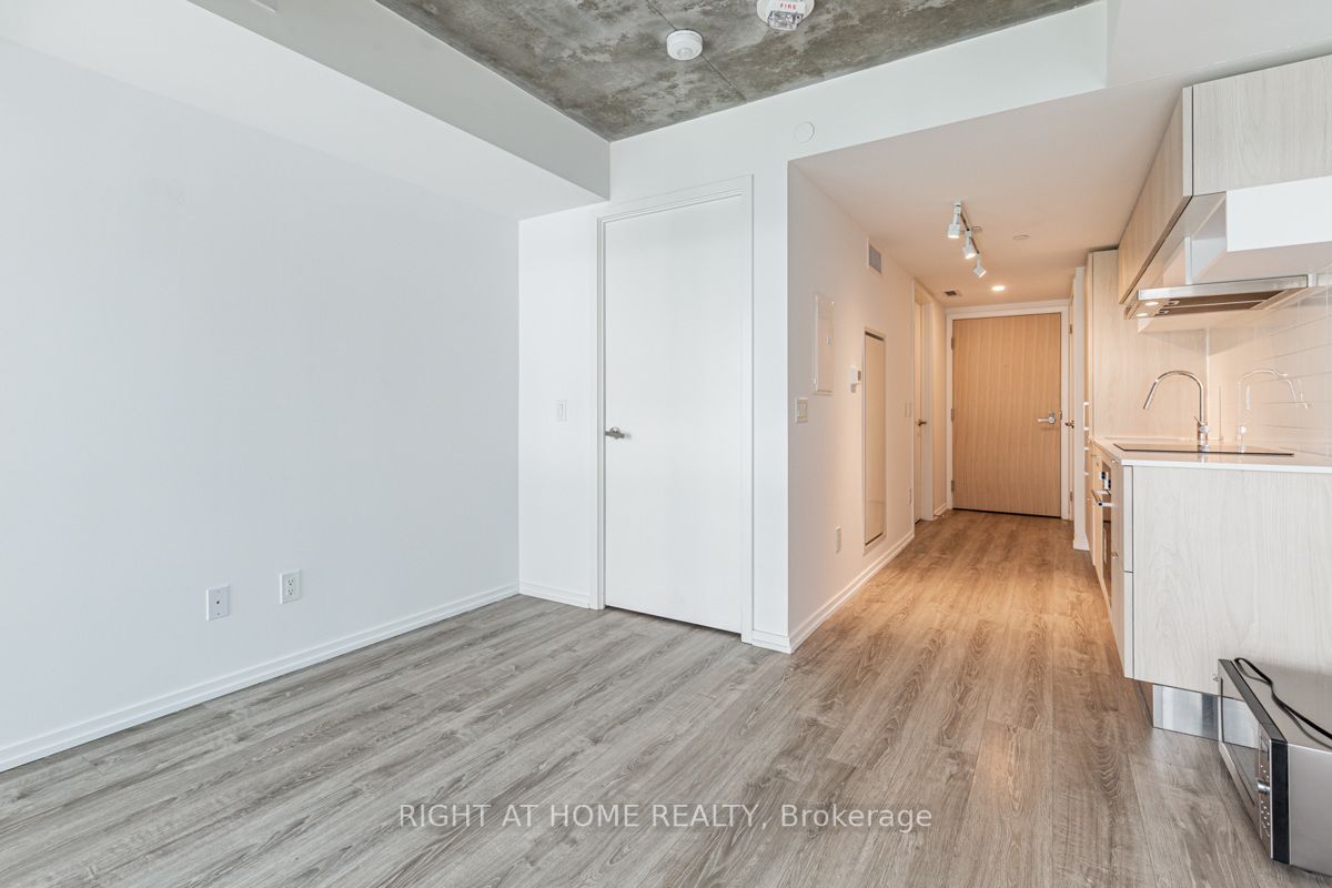 8 Hillsdale Ave E, #745