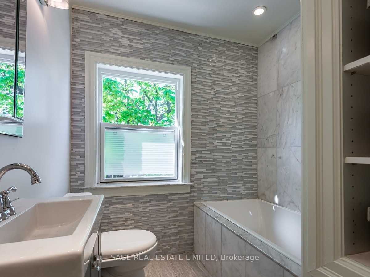 61 Donlea Dr