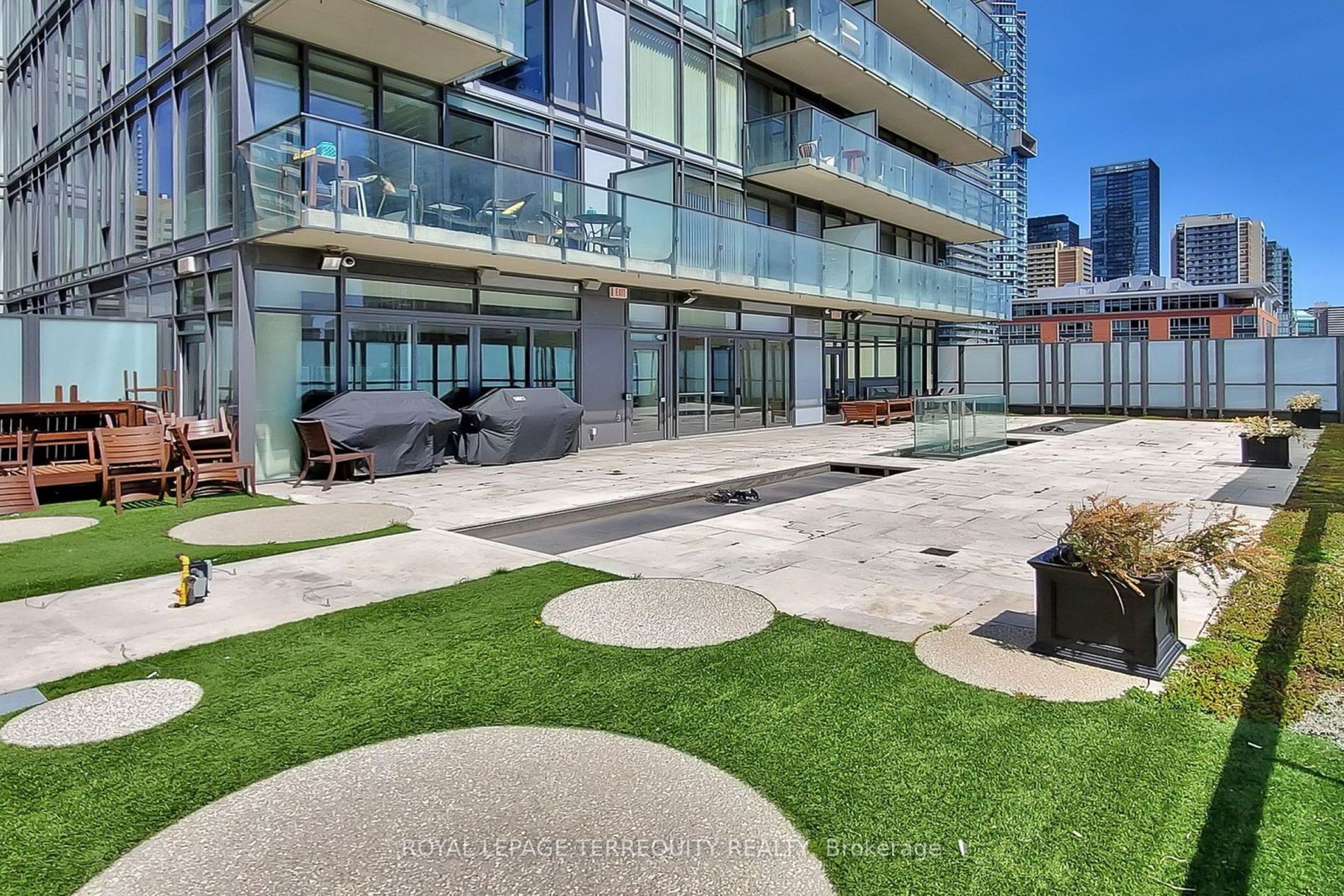 75 st nicholas Street, #1609