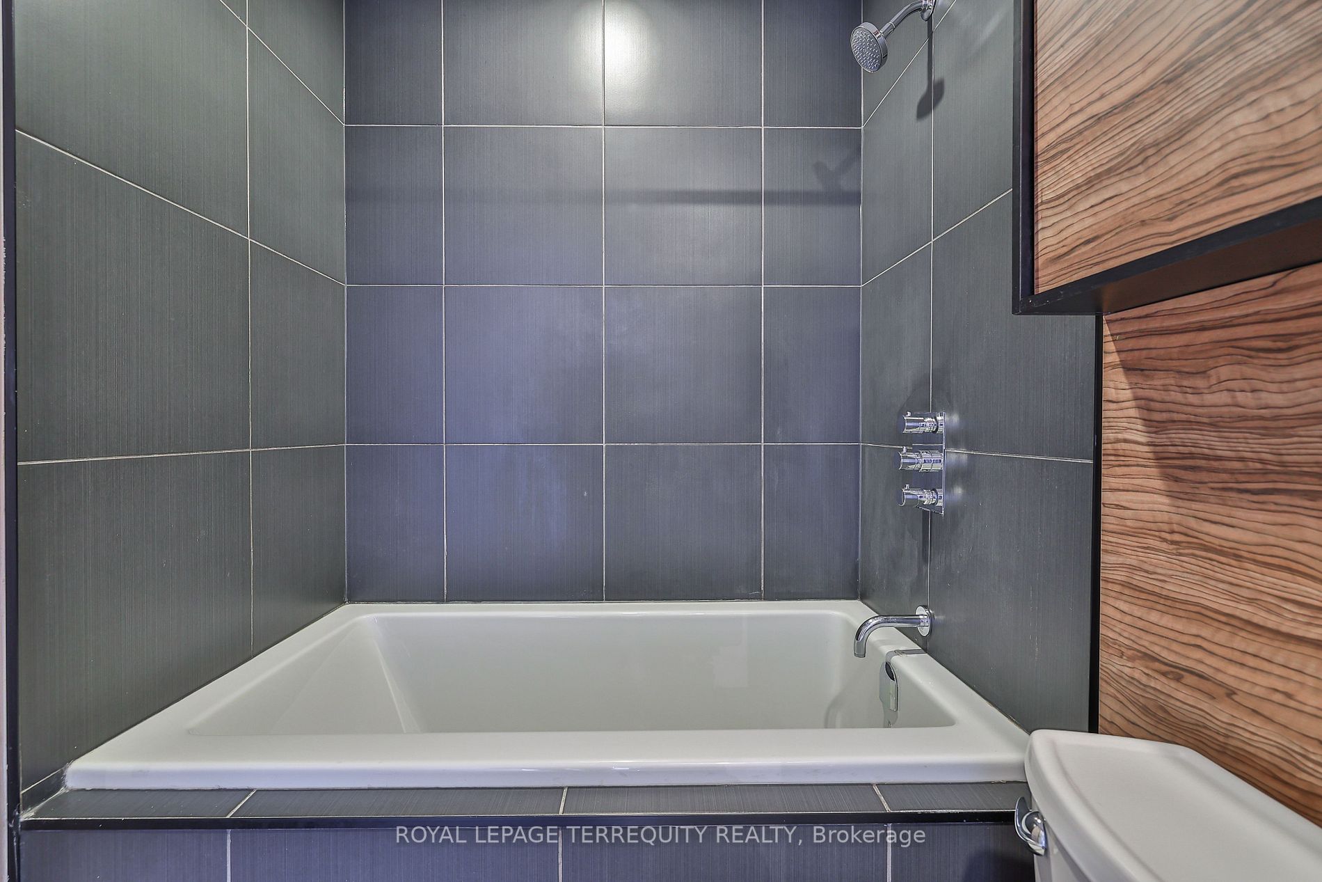 75 st nicholas Street, #1609