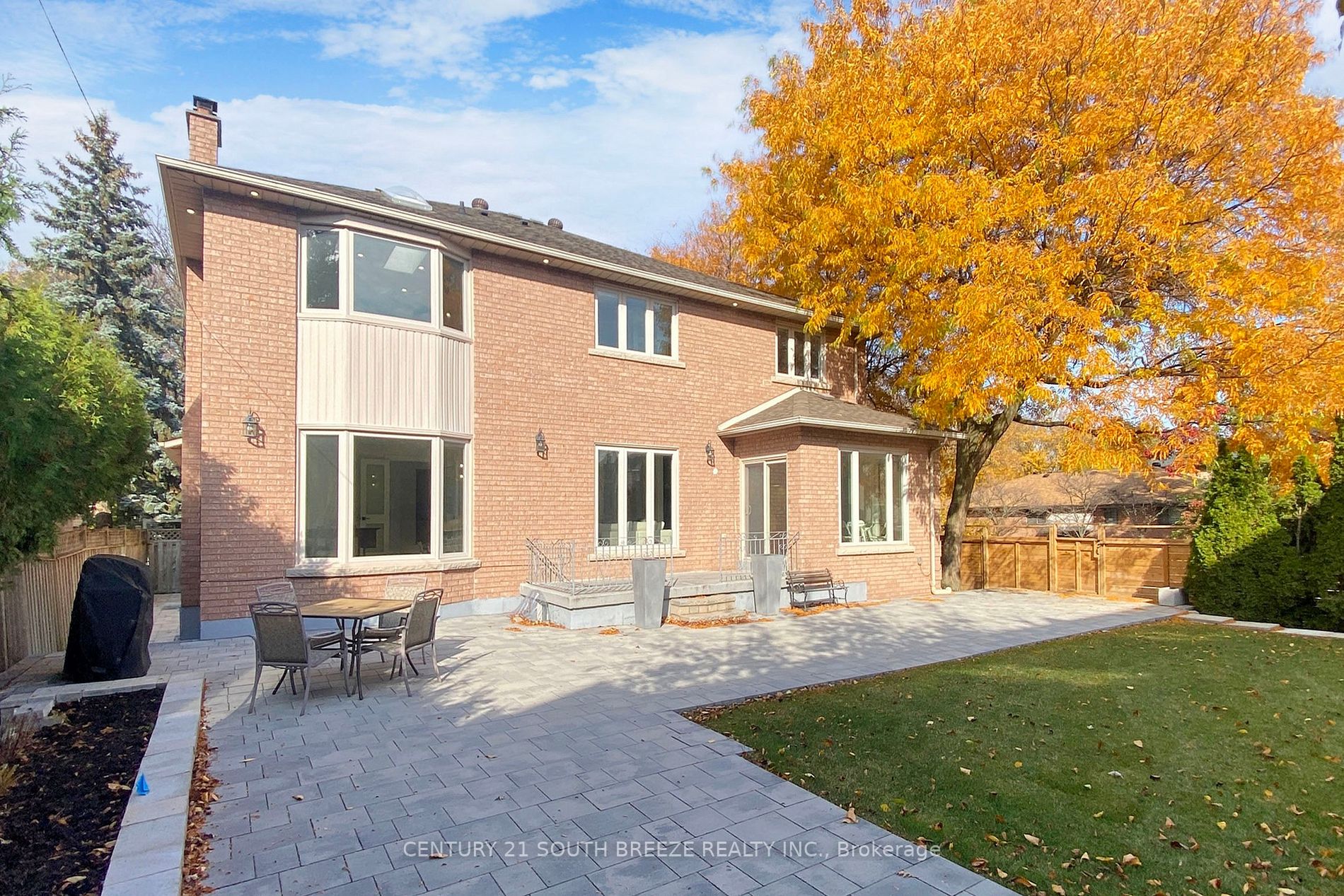 225 Dunview Ave