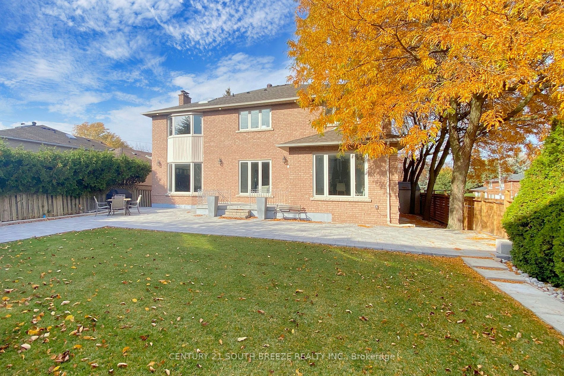 225 Dunview Ave