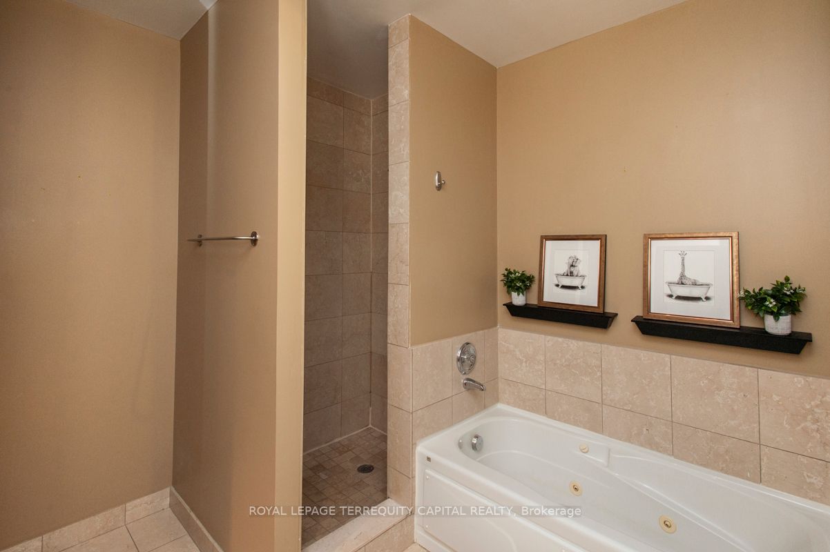 188 Eglinton Ave E, #509