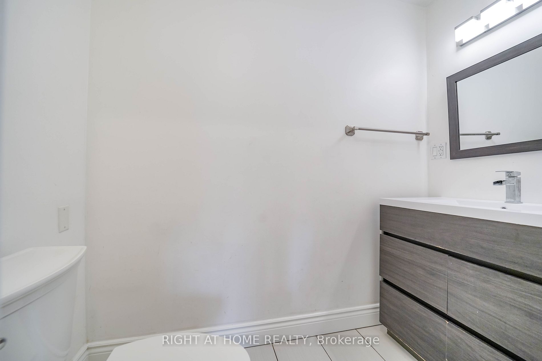 84 Glenvale Blvd