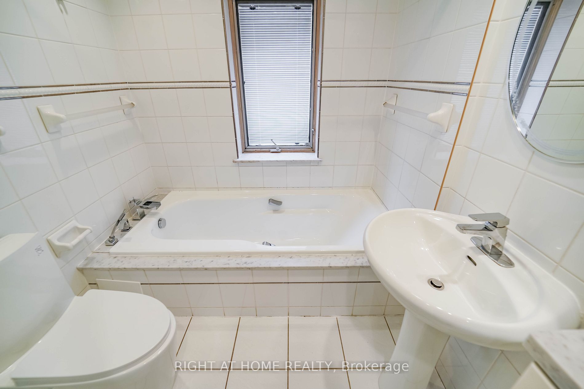 84 Glenvale Blvd